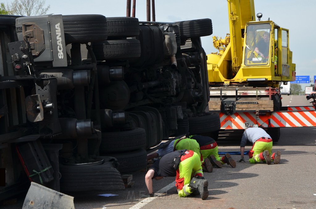 VU LKW umgestuerzt A 3 Rich Oberhausen Hoehe AS Koeln Koenigsforst P290.JPG - Miklos Laubert